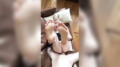 Blondpeche, Suck My Toes While You Fuck My Ass Onlyfans Video Leaked
