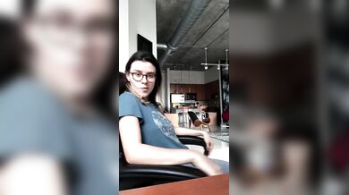 Trihunna, Sucking A Dildo And Masturbating On The Office Chair Onlyfans Video Leaked