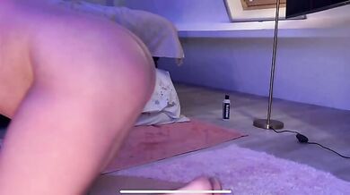 Siswet19, Penetrating Her Tight Pussy With A Huge Dildo Onlyfans Video Leaked