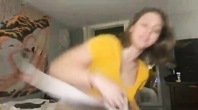 Maya Rue, Short Quickie With Boyfriend On Livestream Onlyfans Video Leaked