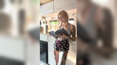 Baesuicide, Reading Erotica And Masturbation In Camper Van Onlyfans Video Leaked