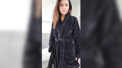Alinity, Nude Changing Into Gym Outfit Bathroom Onlyfans Video Leaked