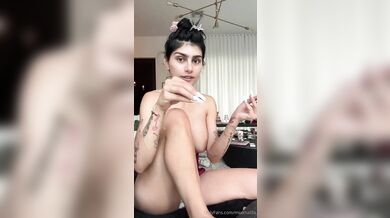 Mia Khalifa, Topless Smoking Live Chat Onlyfans Video Leaked