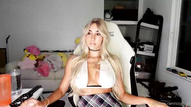 Izzy Green, Blonde Snowbunny Deep Fingering Masturbation Onlyfans Video Leaked
