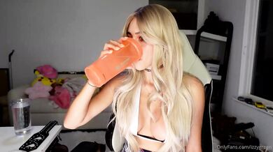 Izzy Green, Blonde Snowbunny Deep Fingering Masturbation Onlyfans Video Leaked