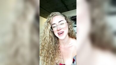 Bentlee, Hot Glasses Chick Dildo Masturbation On Livestream Onlyfans Video Leaked