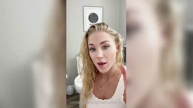 Bentlee, Riding A Dildo On The Toilet Bowl Onlyfans Video Leaked