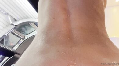 Missandersen, Teasing Her Sweaty Dripping Ass In The Tanning Salon Onlyfans Video Leaked