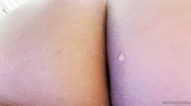 Missandersen, Teasing Her Sweaty Dripping Ass In The Tanning Salon Onlyfans Video Leaked