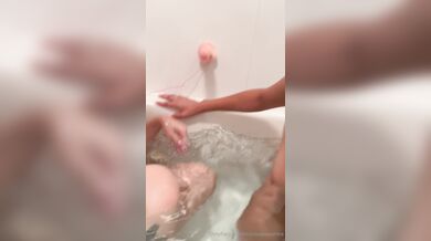 Mizukawa Sumire, Sharing A Big Hard Cock With Friend In Bathtub Onlyfans Video Leaked