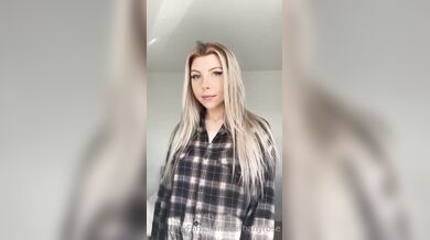 Bethanyrose, Flashing Her Tits In Her Mans Shirt Onlyfans Video Leaked