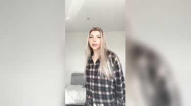 Bethanyrose, Flashing Her Tits In Her Mans Shirt Onlyfans Video Leaked