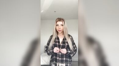 Bethanyrose, Flashing Her Tits In Her Mans Shirt Onlyfans Video Leaked