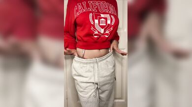 Mirandahmarie, Shaking Her Booty And Tits In Red Lingerie Onlyfans Video Leaked