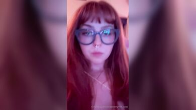 Strawberrymilk_Xoxo, Under Table Clit Rubbing Masturbation Onlyfans Video Leaked