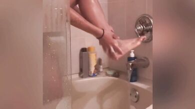 Madeofjade-Xo, Washing Up Her Wet Body In The Shower Onlyfans Video Leaked