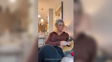 Fallonlovexo, Pink Vibrator Orgasm On The Couch Onlyfans Video Leaked