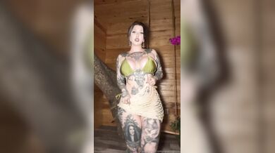 Ravengriim, Thick Tatted Girl In The Sauna Onlyfans Video Leaked