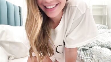 Blondemauigirl, Shaking Her Booty In Bed Onlyfans Video Leaked