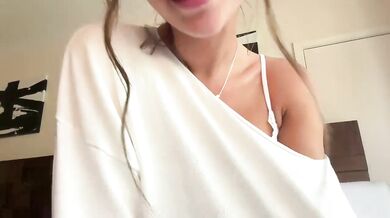 Blondemauigirl, Hot Maui Supermodel Teasing In The Bedroom Onlyfans Video Leaked