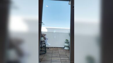 Jezzi.Xo, Dildo Masturbation In The Backyard In A White Dress Until She Soaks It