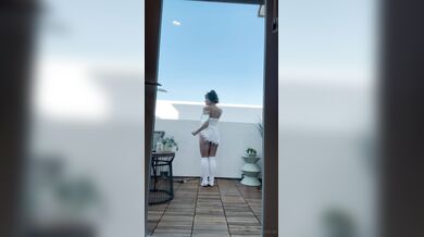 Jezzi.Xo, Dildo Masturbation In The Backyard In A White Dress Until She Soaks It