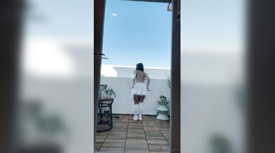 Jezzi.Xo, Dildo Masturbation In The Backyard In A White Dress Until She Soaks It