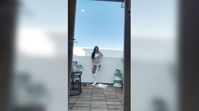 Jezzi.Xo, Dildo Masturbation In The Backyard In A White Dress Until She Soaks It