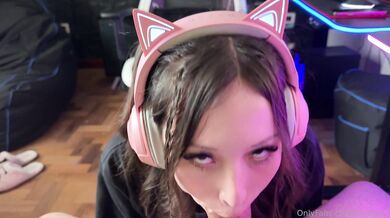 Mewslut, Asian Gamer Girl Deepthroating A Thick Bwc Until She Drools