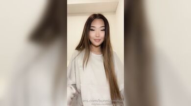 Bunni.Emmie, Stretching Her Pussy With A Black Dildo Onlyfans Video Leaked