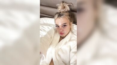 Alaska Clarke, Sucking And Fucking Stud In The Hotel Bathroom Onlyfans Video Leaked