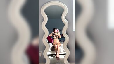 Badbabysitter, Pussy Rubbing And Booty Spanking In The Mirror Onlyfans Video Leaked