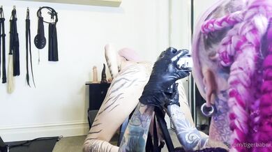 Tigerbabex, Tattooed Goth Slut Gets Anal Banged With Alien Dildo Onlyfans Video Leaked