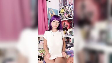 Rowsvee, Showing Off Her Thick Thighs Upskirt View Onlyfans Video Leaked