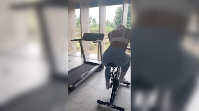 Kiera Jaston, Three Muscle Chicks Lesbian Fucking In The Gym Onlyfans Video Leaked
