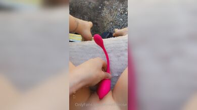 Xmimirose, Pink Vibrator Masturbation In Nature Onlyfans Video Leaked