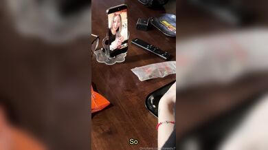 Mewslut, Asian Slut Gets Fucked While Rolling A Joint Onlyfans Video Leaked