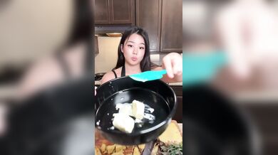 Halococo, Asian Babe Cooking Dinner In Apron Onlyfans Video Leaked