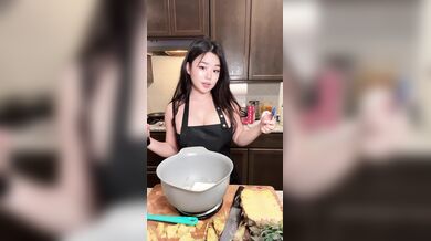 Halococo, Asian Babe Cooking Dinner In Apron Onlyfans Video Leaked