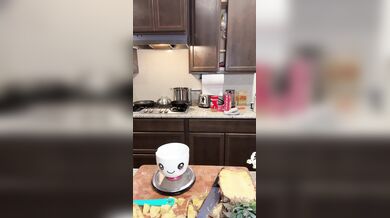 Halococo, Asian Babe Cooking Dinner In Apron Onlyfans Video Leaked