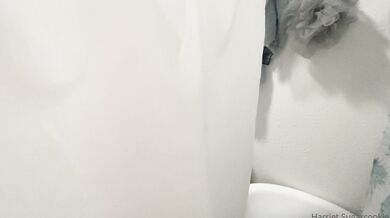 Harriet Sugarcookie, Cute Asian Girlfriend Blowjob In The Bathtub Onlyfans Video Leaked