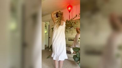 Stephinspace, Blonde Chick Teasing Her Naked Body Onlyfans Video Leaked