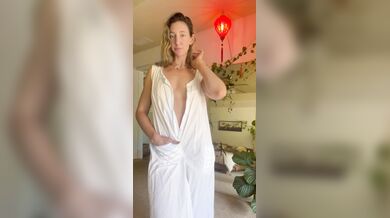 Stephinspace, Blonde Chick Teasing Her Naked Body Onlyfans Video Leaked