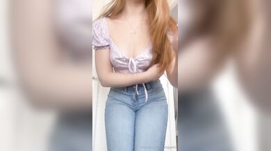 Cutegeekie, Spreading Her Huge Ass In G-String Onlyfans Video Leaked