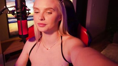 Sexi_Lexi1, Dildo Tit Jerking And Feet Licking Onlyfans Video Leaked