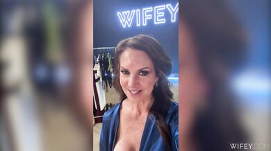 WifeySeries - SuzanneHolly