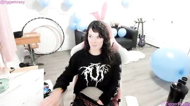 Tigger Rosey, Dildo Fucking And Nipple Sucking On Livestream Onlyfans Video Leaked