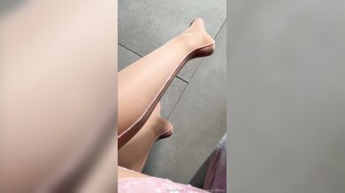 Katy Hollick, Blonde Supermodel Next Door Teasing Her Feet Onlyfans Video Leaked