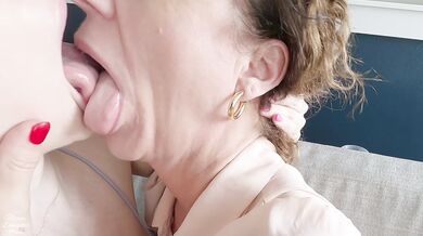 Yourfavoritemommy, Lesbian Kissing And Nipple Licking Onlyfans Video Leaked