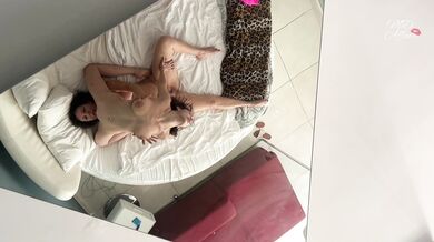 Yourfavoritemommy, Mama Fiona, Horny Lesbian Tribbing And Licking Top Mirror View Onlyfans Video Leaked